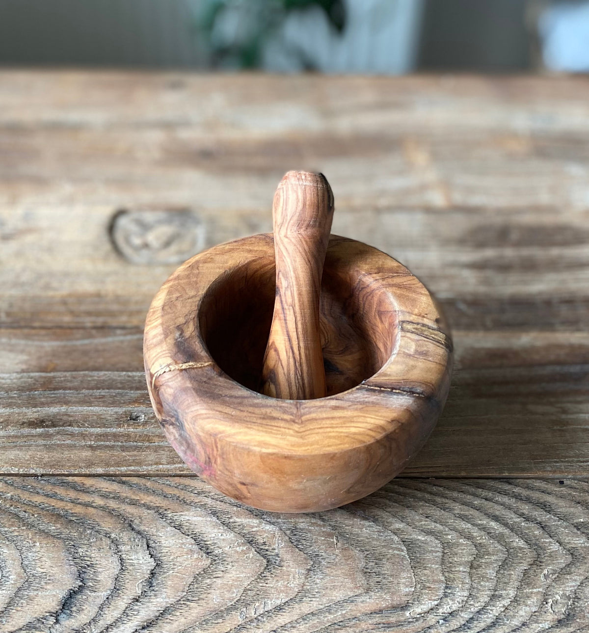 Morter af oliventræ, håndlavet i Frankrig 10,5 cm diameter